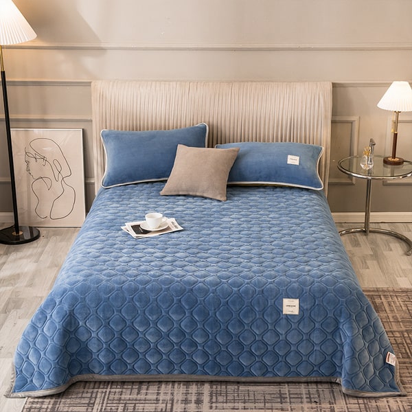 Couvre lit bleu