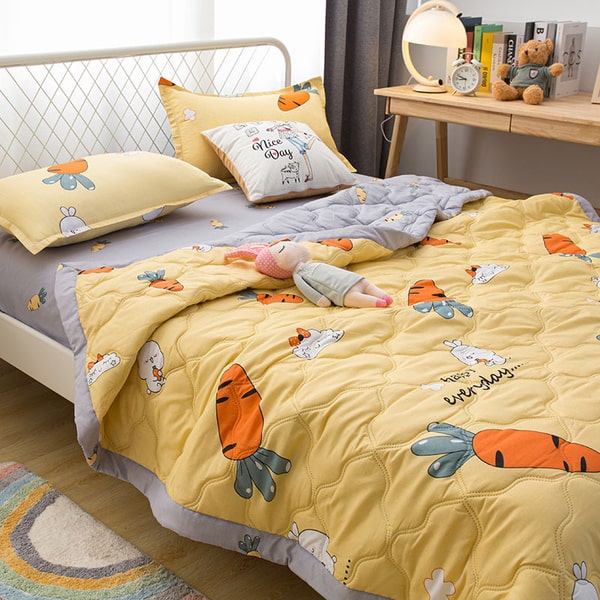Couette couvre lit jaune