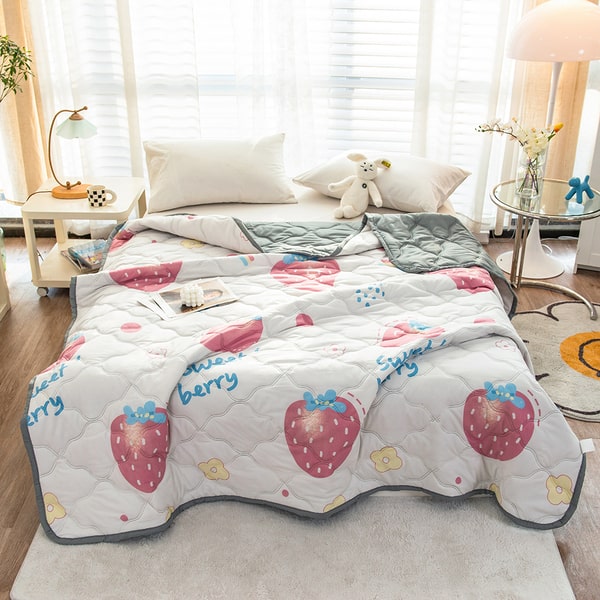 Couvre lit King size fraise