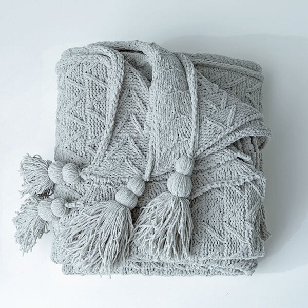 Couvre lit et oreiller gris clair