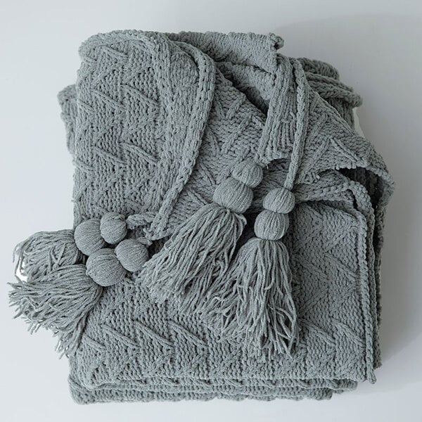Couvre lit et oreiller gris