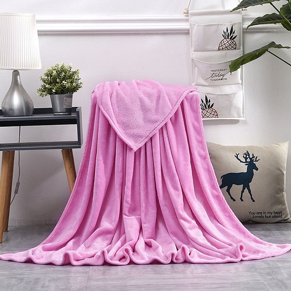 Couvre lit fausse fourrure rose