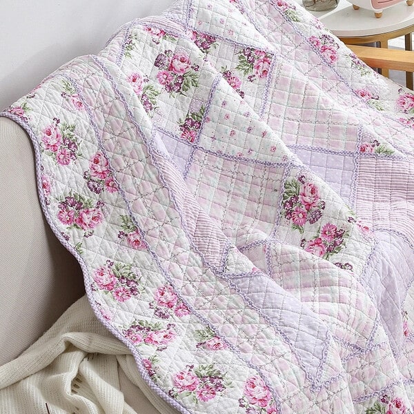 Couvre lit floral matelassé