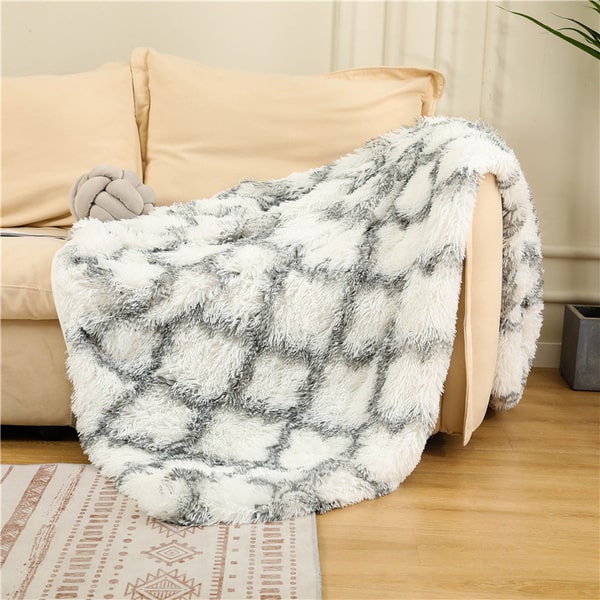 couvre lit fourrure blanc gris déco