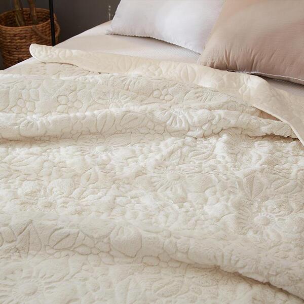 Couvre lit matelassé blanc