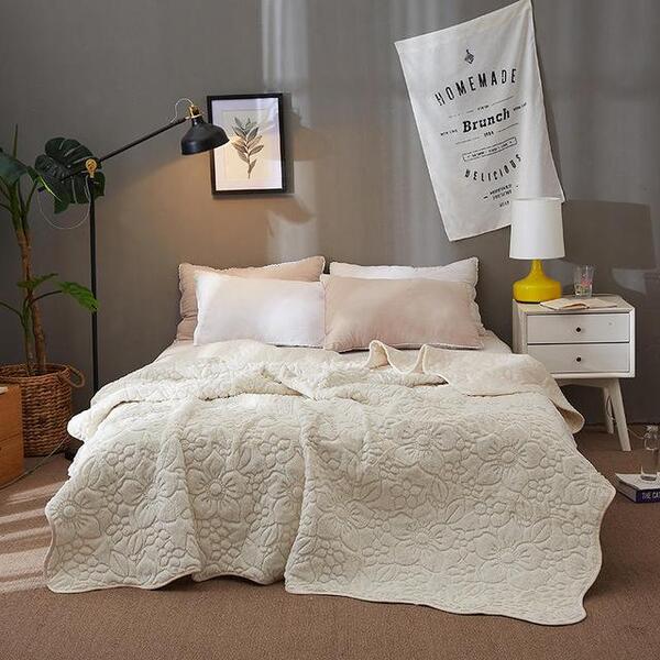 Couvre lit matelassé blanc