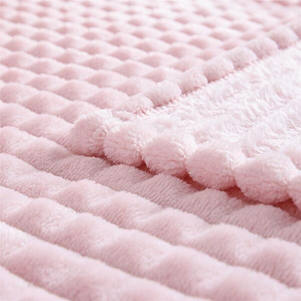 Couvre lit molletonné rose bonbon