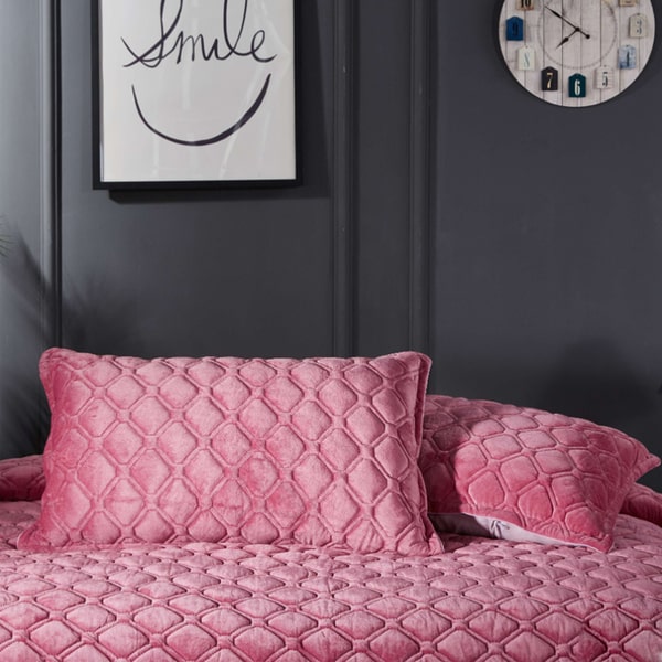 Couvre lit velours rose poudré moderne