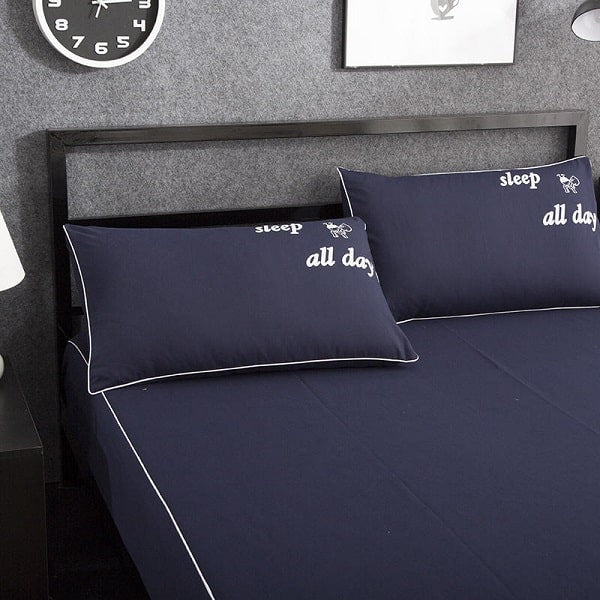 Cache sommier bleu marine