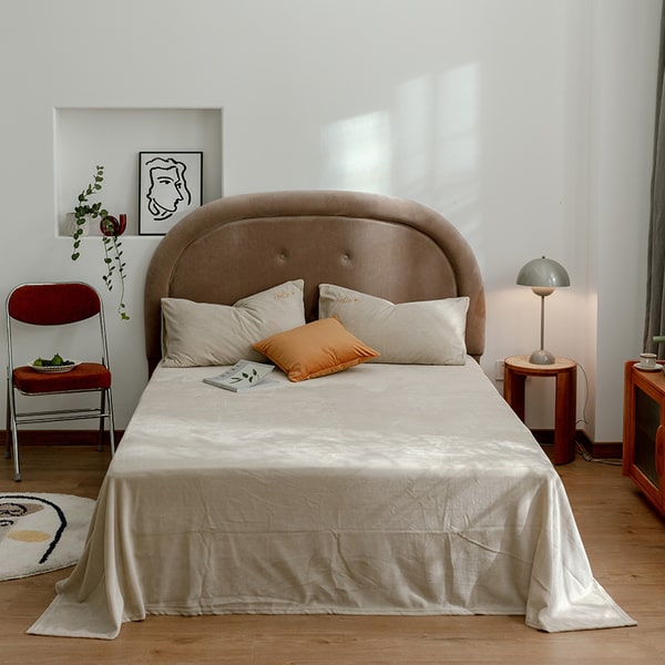 Couvre lit beige