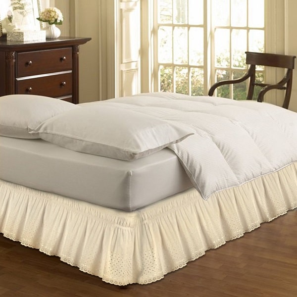 Cache sommier broderie anglaise