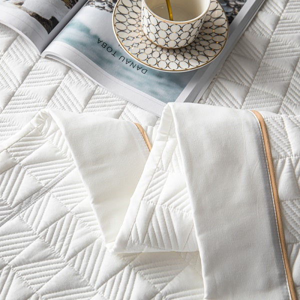 Couvre lit blanc