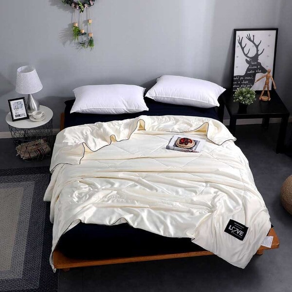 couvre lit satin blanc