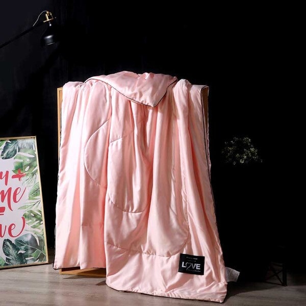 couvre lit satin rose