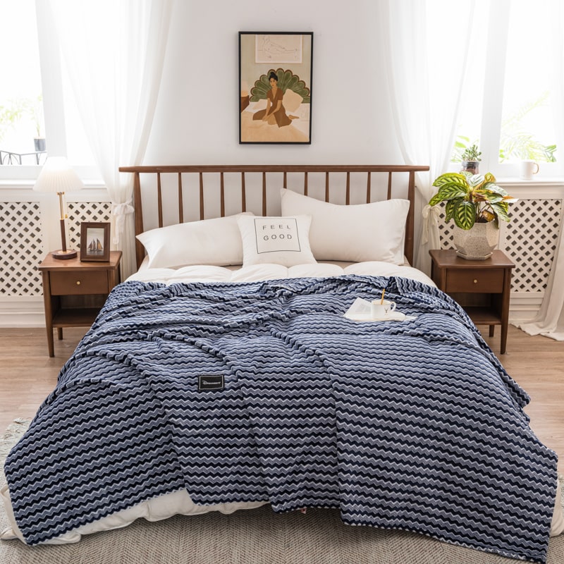 Couvre pieds pour lit bleu fojncé