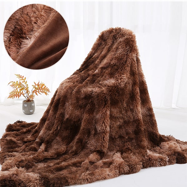 couvre lit en fourrure marron