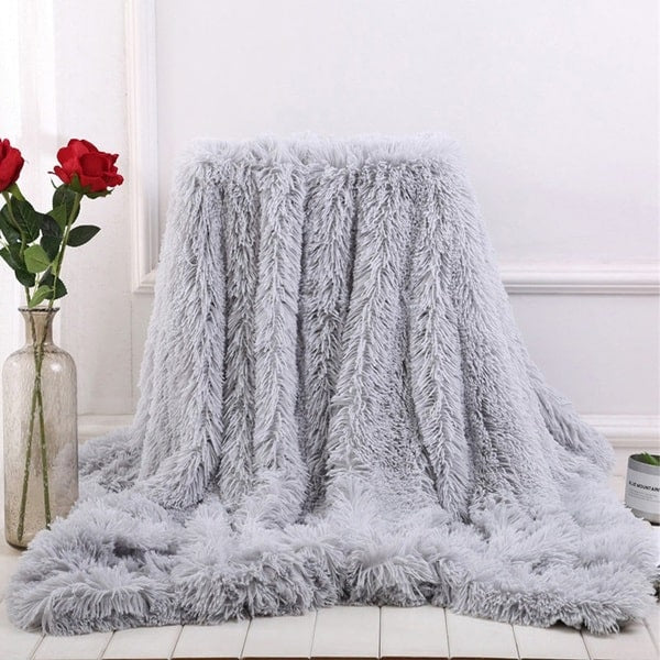 couvre lit fausse fourrure gris