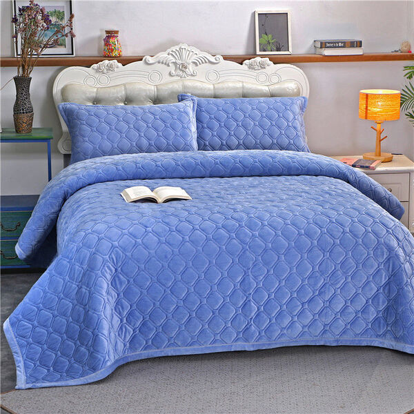 Couvre lit matelassé bleu