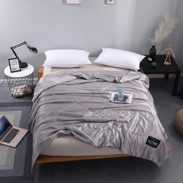 Couvre lit satin gris