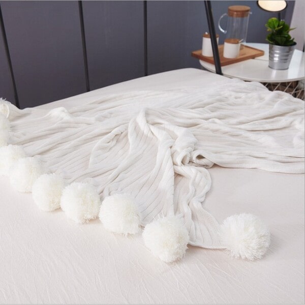couvre lit tendance 2021 blanc boule