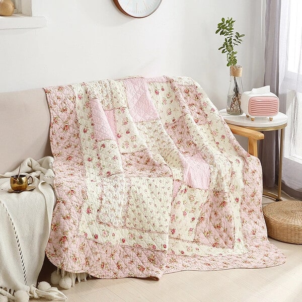 Couvre lit floral beige