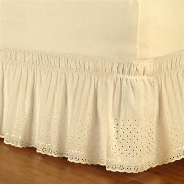 Cache sommier broderie anglaise