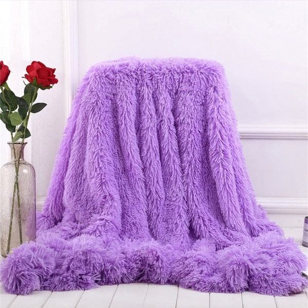 couvre lit en fourrure violet